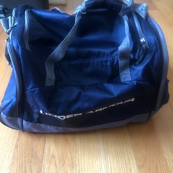 Under Armour duffle bag (last price drop) - Picture 4 of 7